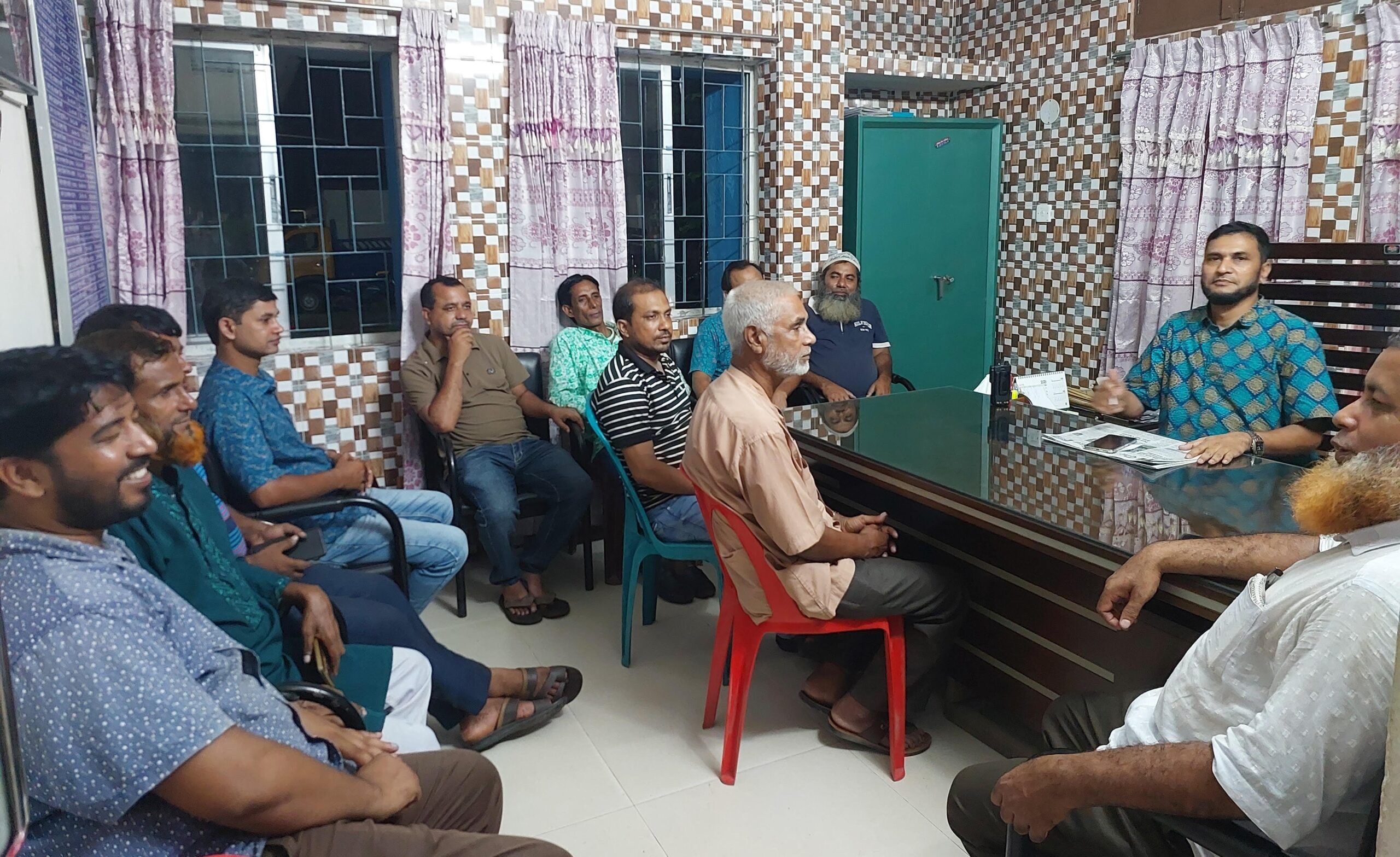 কলমাকান্দায় সাংবাদিকদের সাথে নতুন ওসির মতবিনিময়