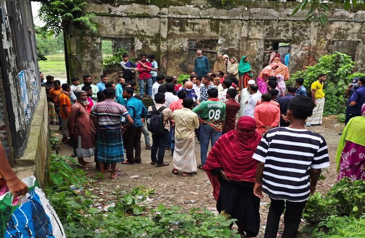 খাবার দিতে দেরী হওয়ায় শাবল দিয়ে মাকে হত্যা করল ছেলে!